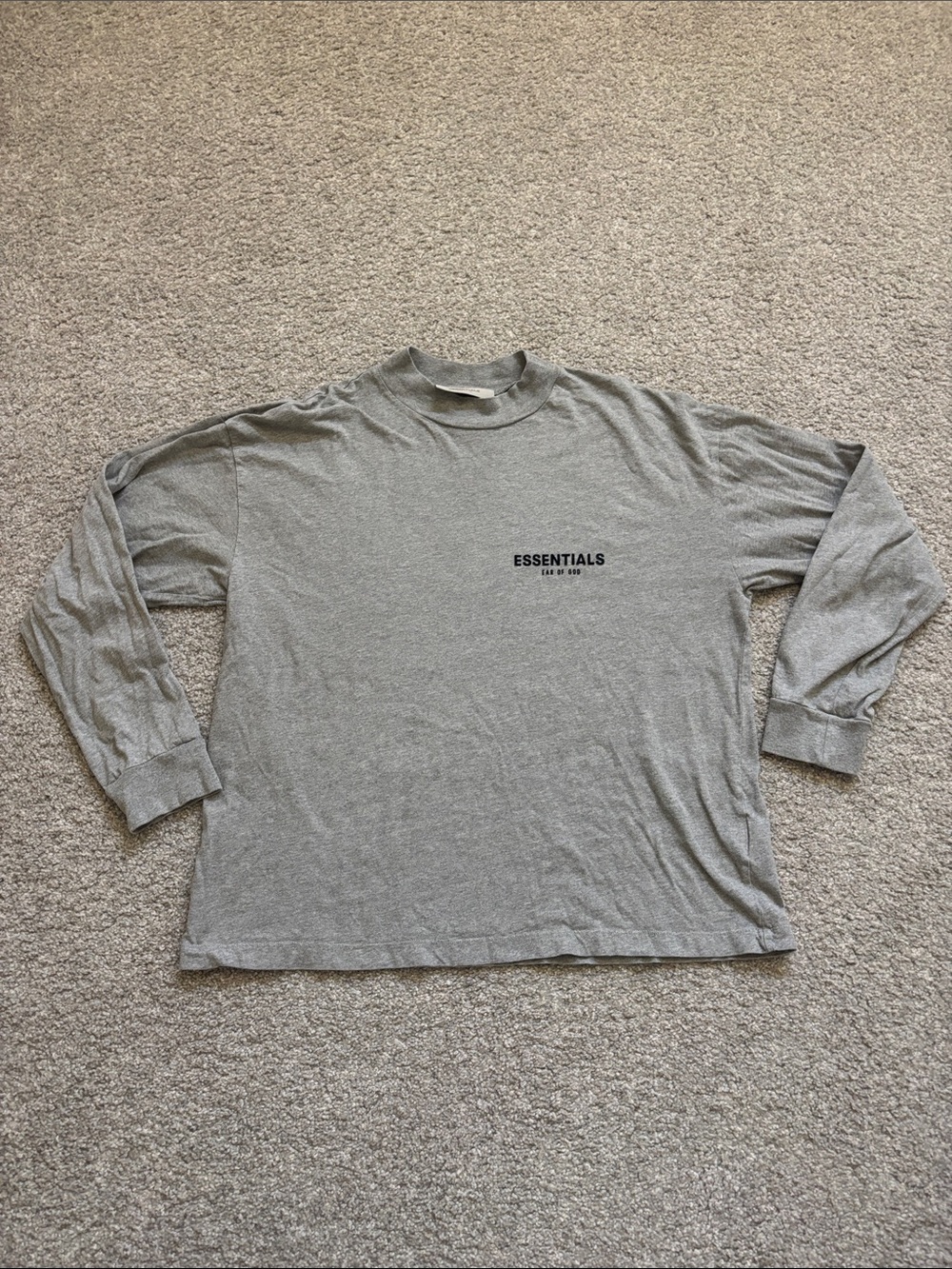 ESSENTIALS Men's Light Gray Long-Sleeve Logo Tee size men’s small